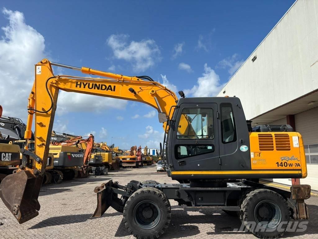 Hyundai 140W-7A Gumikerekes kotrók