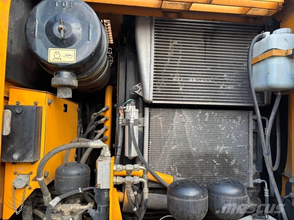 Hyundai 140W-7A Gumikerekes kotrók