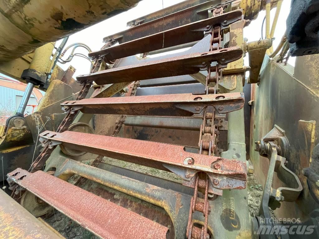 CAT 615 C Földnyesők (szkréperek)