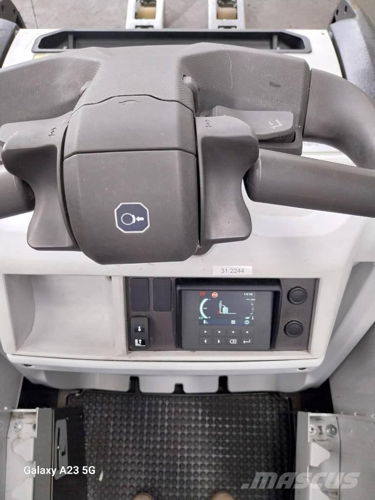 UniCarriers PLR200 Vezetőállásos alacsony emelőkocsi