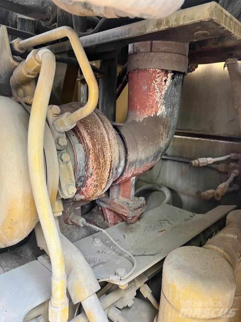 CAT 992 G Gumikerekes homlokrakodók