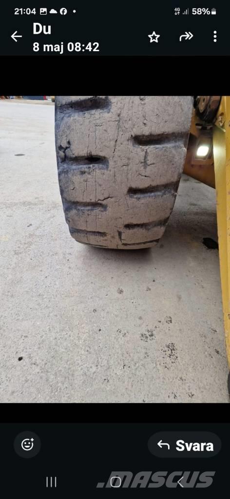 CAT 988K Gumikerekes homlokrakodók