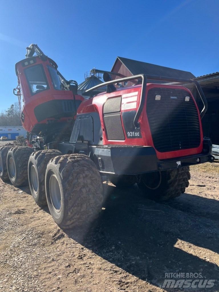 Komatsu 931 XC Betakarítók