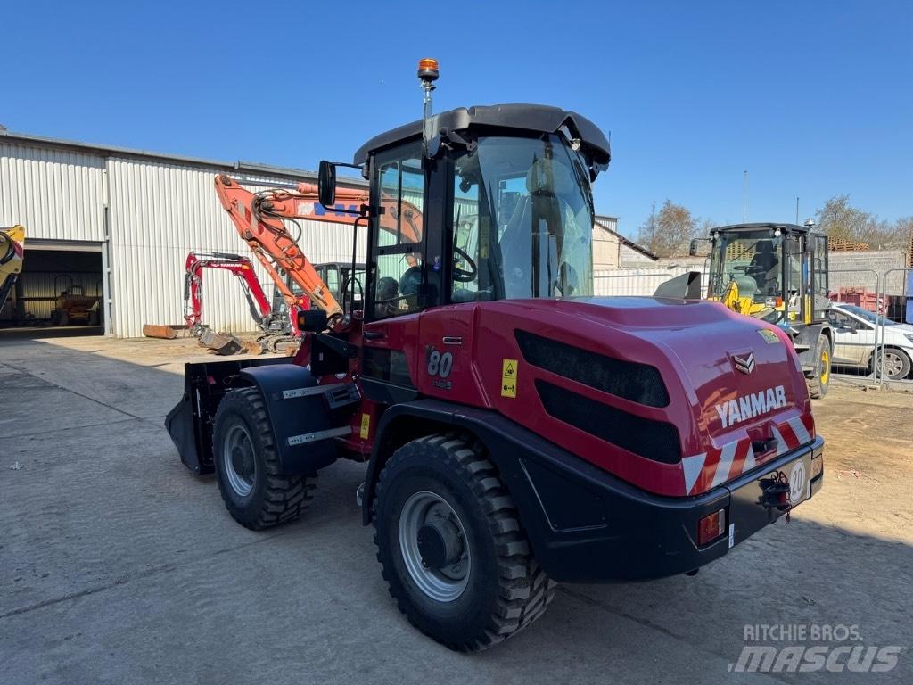 Yanmar V80 (02006) Gumikerekes homlokrakodók