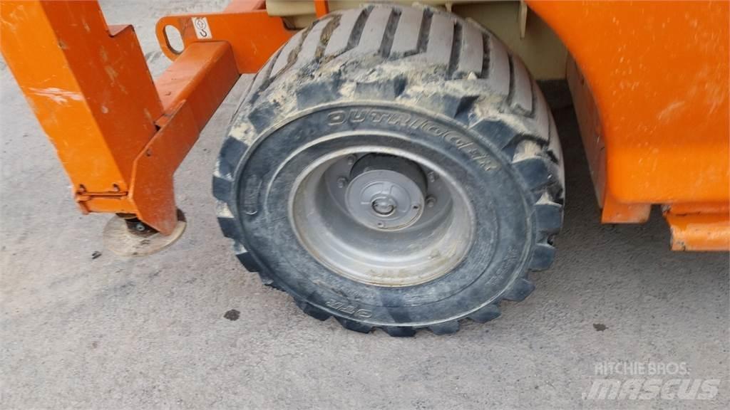 JLG 4394RT Ollós emelők