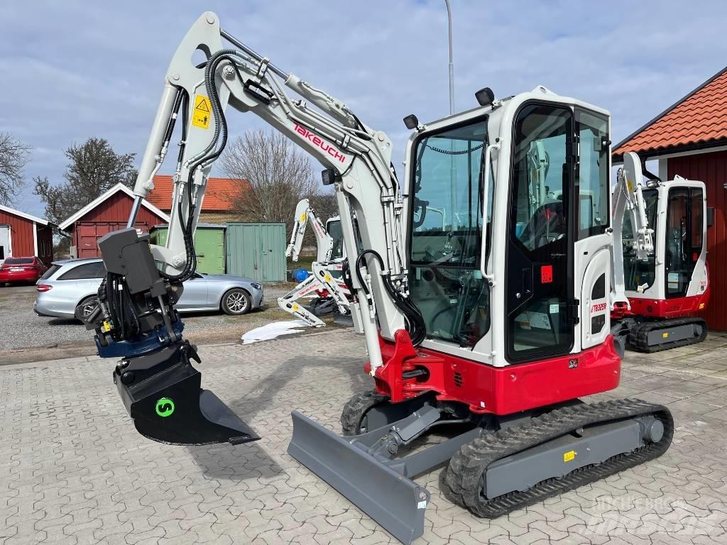 Takeuchi TB325R Mini kotrók < 7t