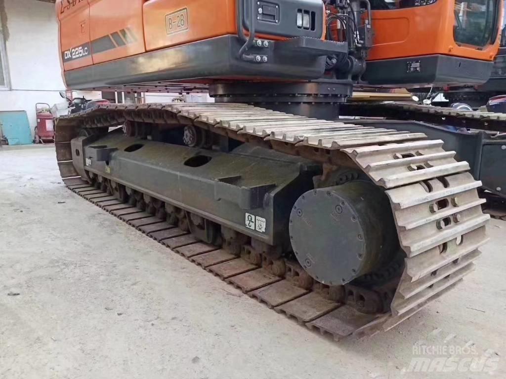 Doosan DX 225 LC Lánctalpas kotrók