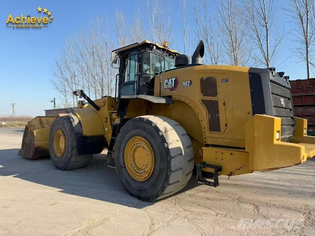 CAT 982 Gumikerekes homlokrakodók