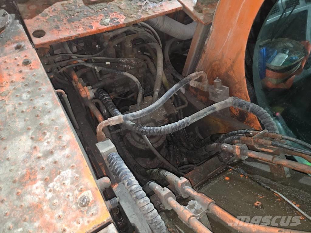 Doosan DX 210 W Gumikerekes kotrók