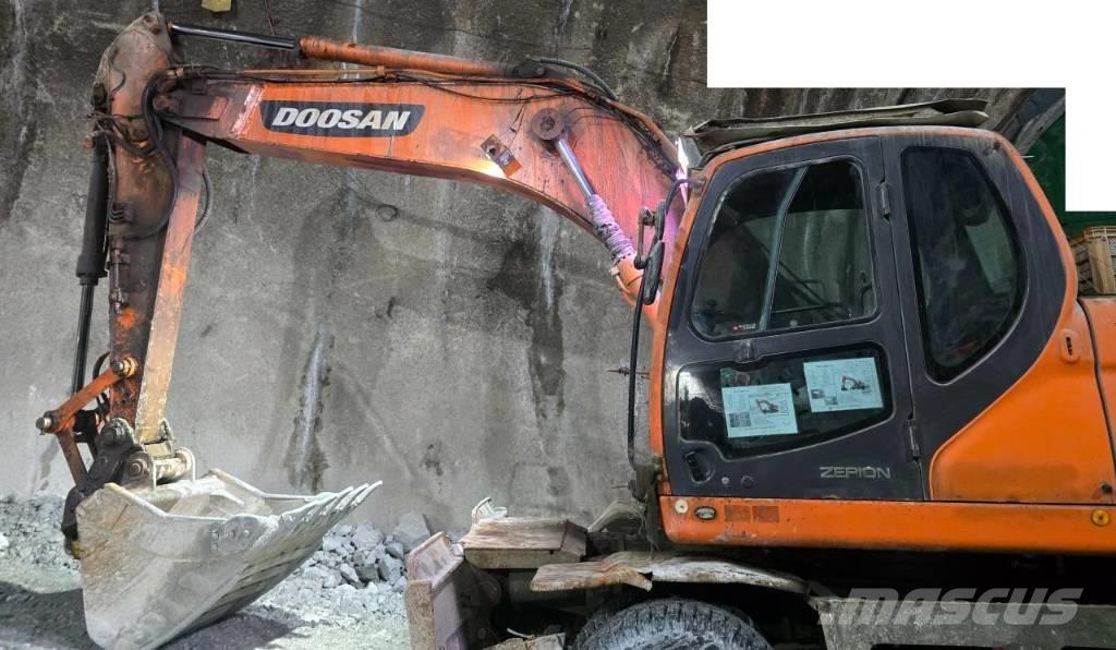 Doosan DX 210 W Gumikerekes kotrók
