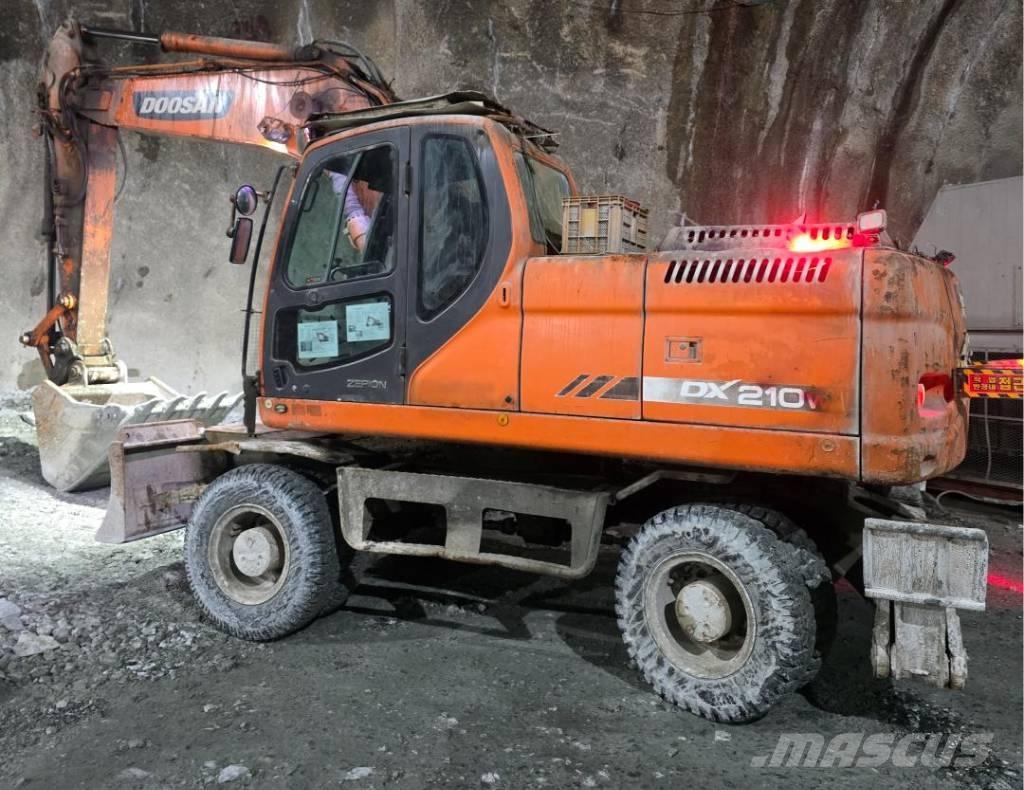 Doosan DX 210 W Gumikerekes kotrók