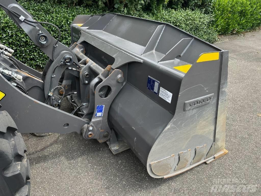 Volvo L 60 H Gumikerekes homlokrakodók