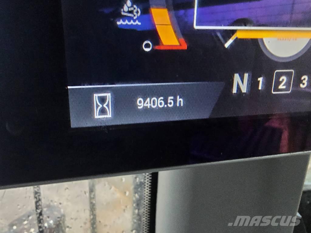 CASE 821 G Evolution Gumikerekes homlokrakodók