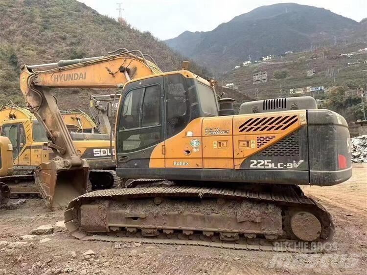 Hyundai R215VS Gumikerekes kotrók
