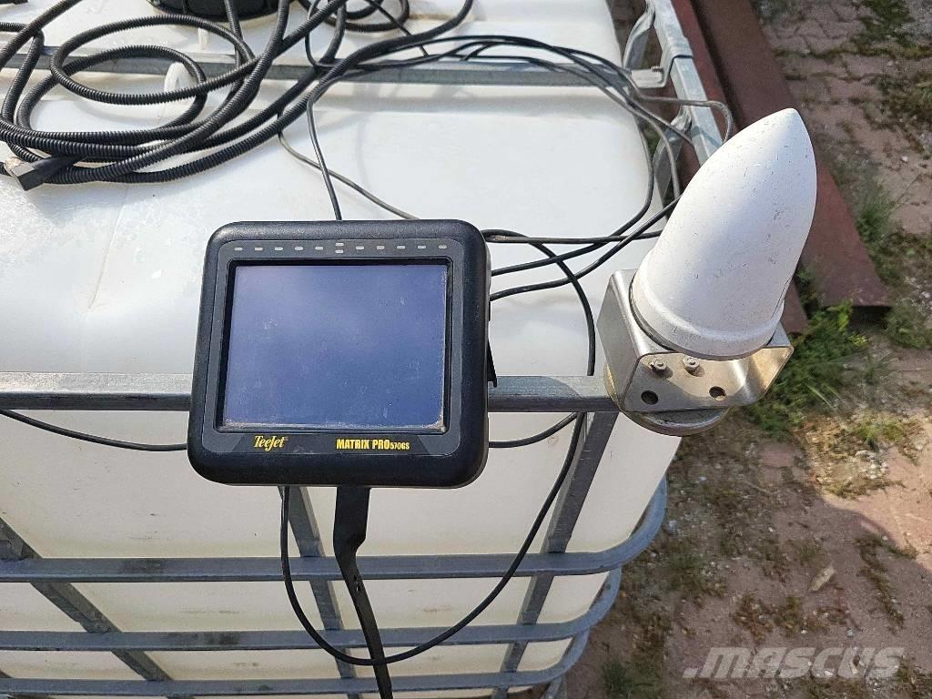  Greenpon Pony 3000 Vontatott trágyaszórók