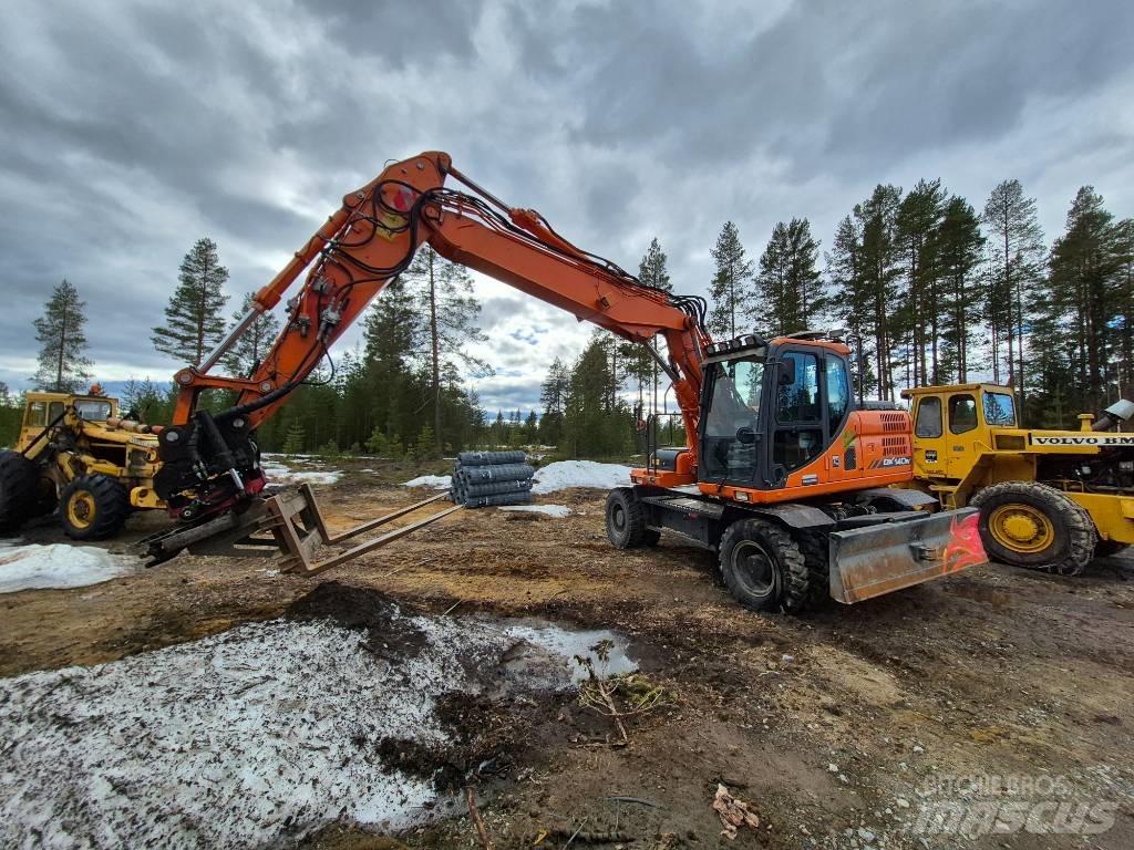 Doosan DX 140 W-3 Gumikerekes kotrók