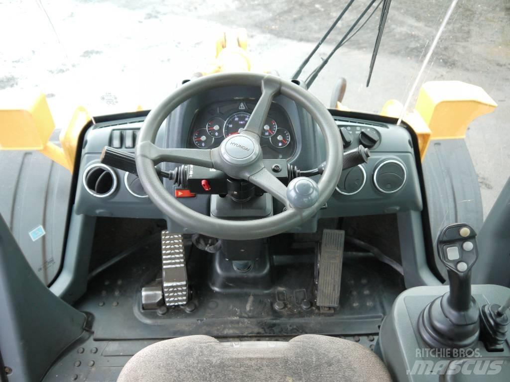 Hyundai HL 757-9A Gumikerekes homlokrakodók