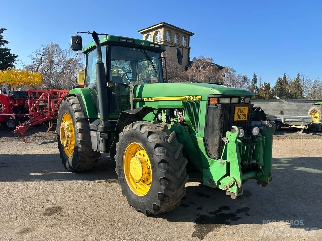 John Deere 8200 Traktorok