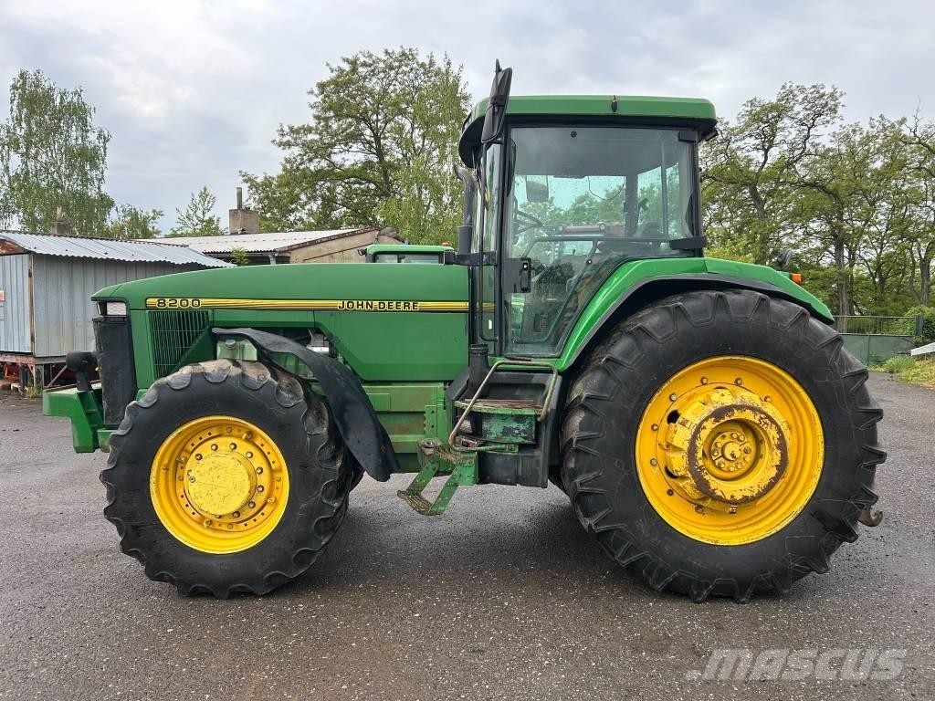 John Deere 8200 Traktorok
