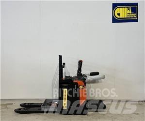 BT Truck LPE220 Vezetőállásos alacsony emelőkocsi