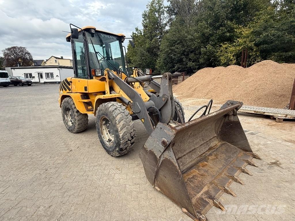 Volvo L 30 B Pro Gumikerekes homlokrakodók