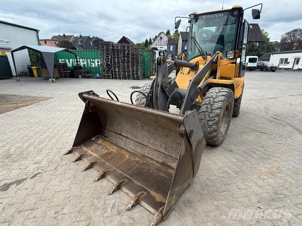 Volvo L 30 B Pro Gumikerekes homlokrakodók