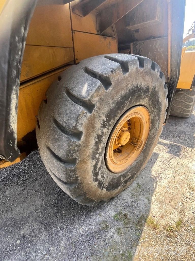 Volvo L180F Gumikerekes homlokrakodók
