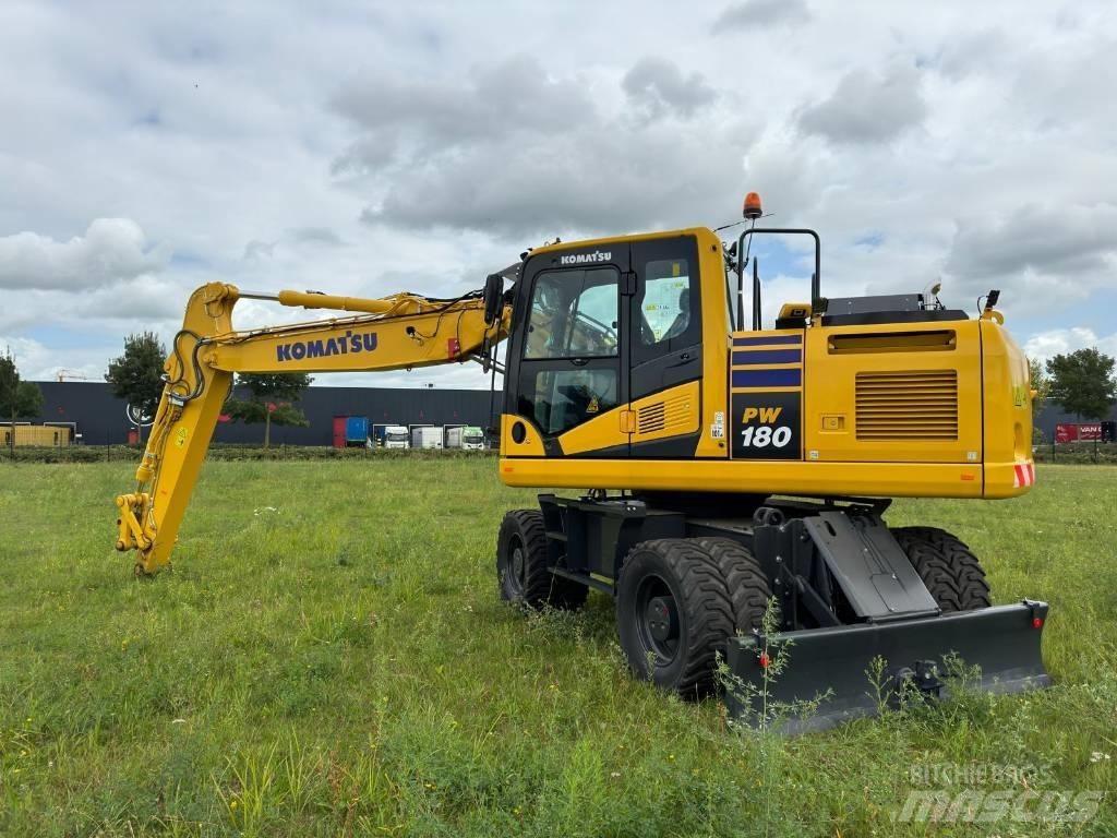 Komatsu PW180-11E0 Gumikerekes kotrók