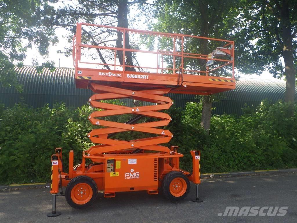 SkyJack SJ6832RT Ollós emelők