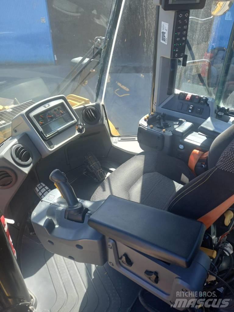 CAT 966 M Gumikerekes homlokrakodók
