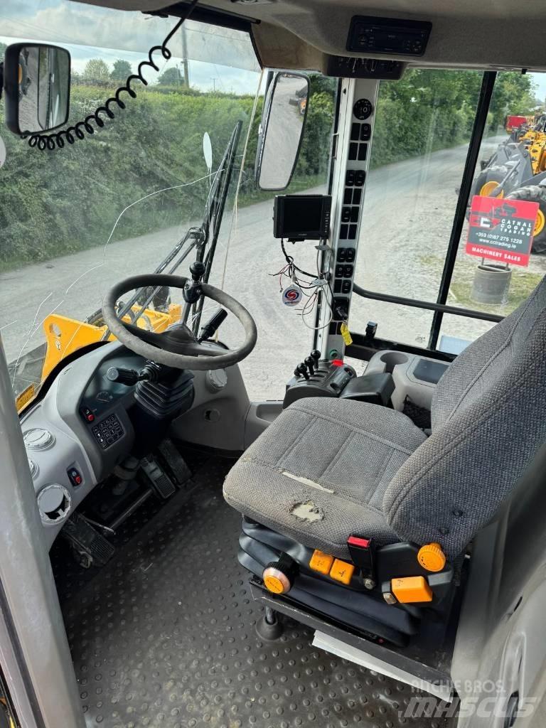 Volvo L 120 F Gumikerekes homlokrakodók