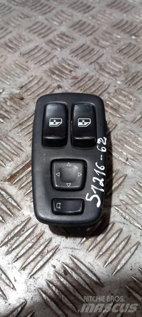 Scania R 440   1445793 Vezetőfülke és belső tartozékok