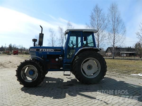 Ford 8210 Traktorok