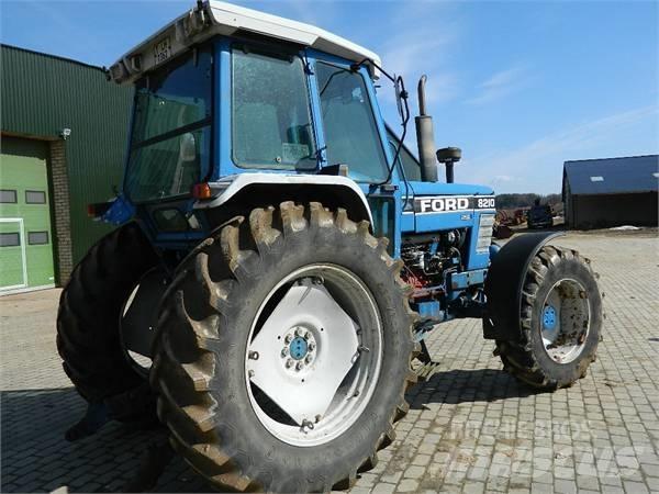 Ford 8210 Traktorok