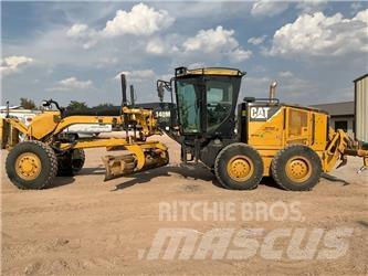 CAT 140 M AWD Gréderek