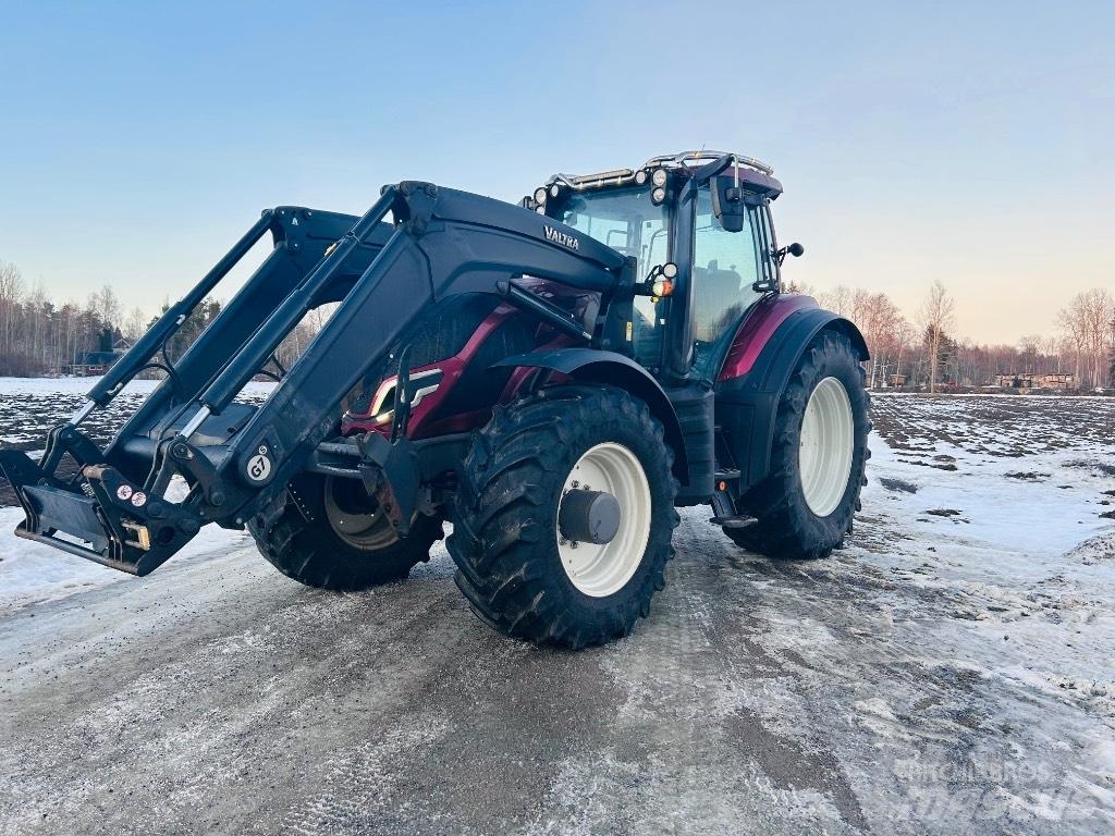 Valtra T 215 Active Traktorok