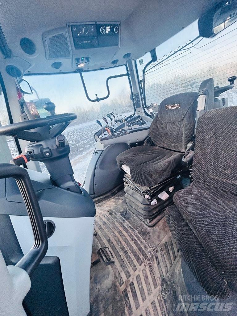 Valtra T 215 Active Traktorok