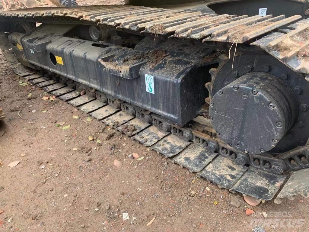 Komatsu PC 120-8 Lánctalpas kotrók