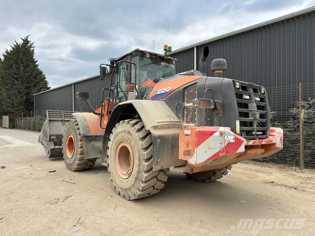 Hitachi ZW 220-6 Gumikerekes homlokrakodók
