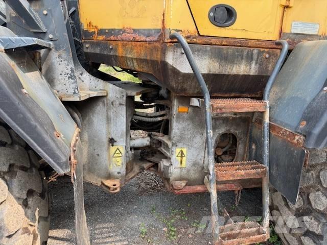 Komatsu WA 200 Gumikerekes homlokrakodók