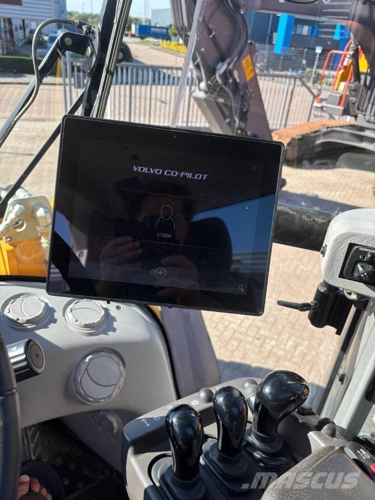 Volvo L 120 H Gumikerekes homlokrakodók