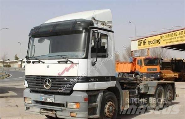Mercedes-Benz 2531 Konténer keretes / Konténeres teherautók