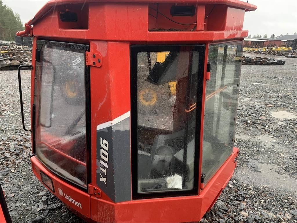 Komatsu 901TX Vezetőfülke és belső tartozékok