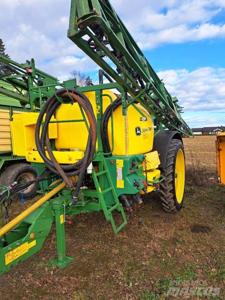 John Deere 740 i Vontatott trágyaszórók