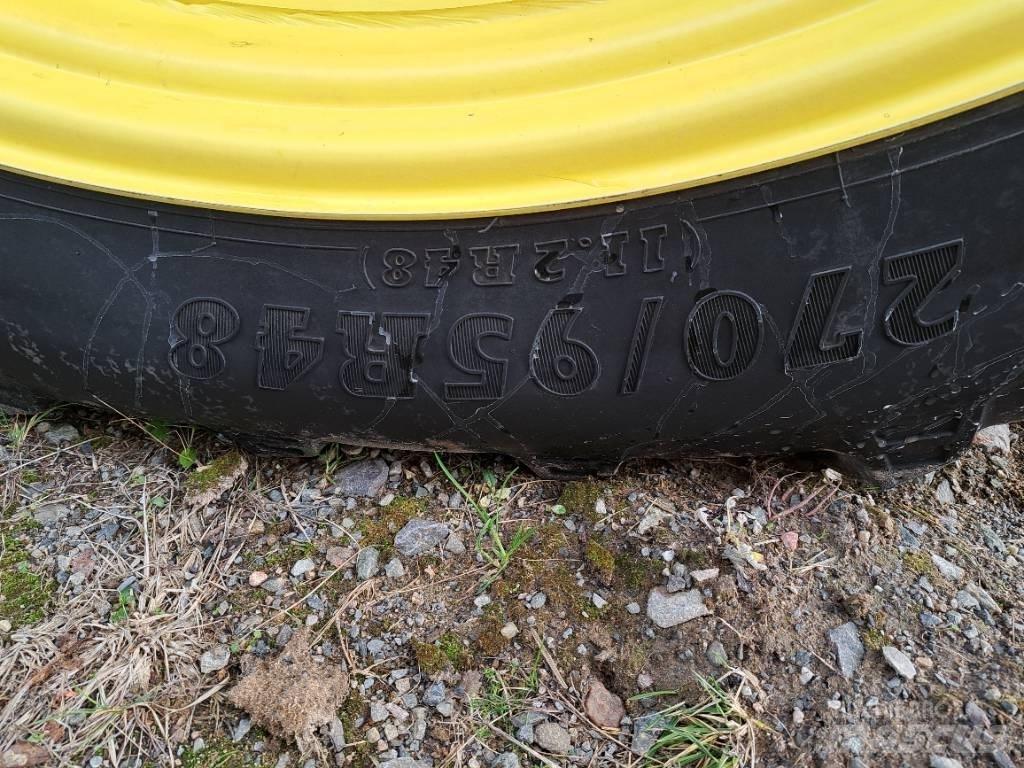 John Deere 740 i Vontatott trágyaszórók