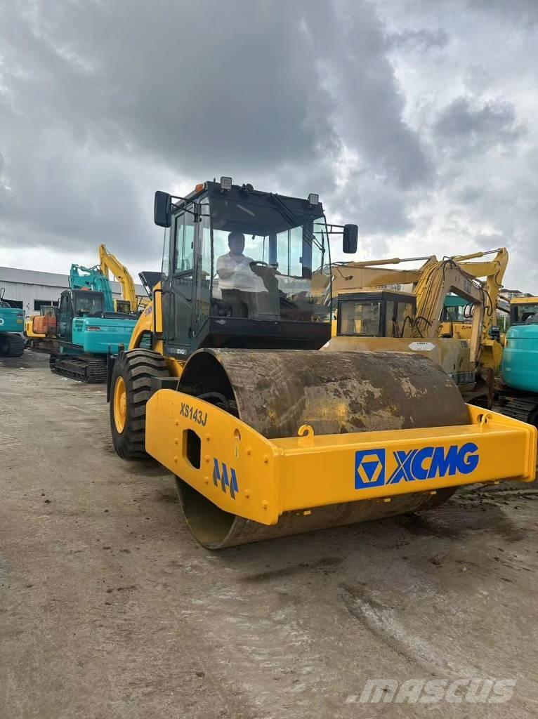 XCMG XS 143 Lánctalpas kotrók