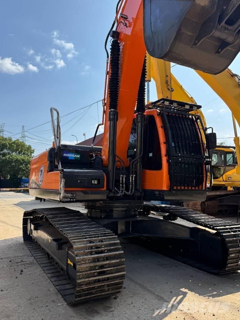 Doosan DX 225 Lánctalpas kotrók
