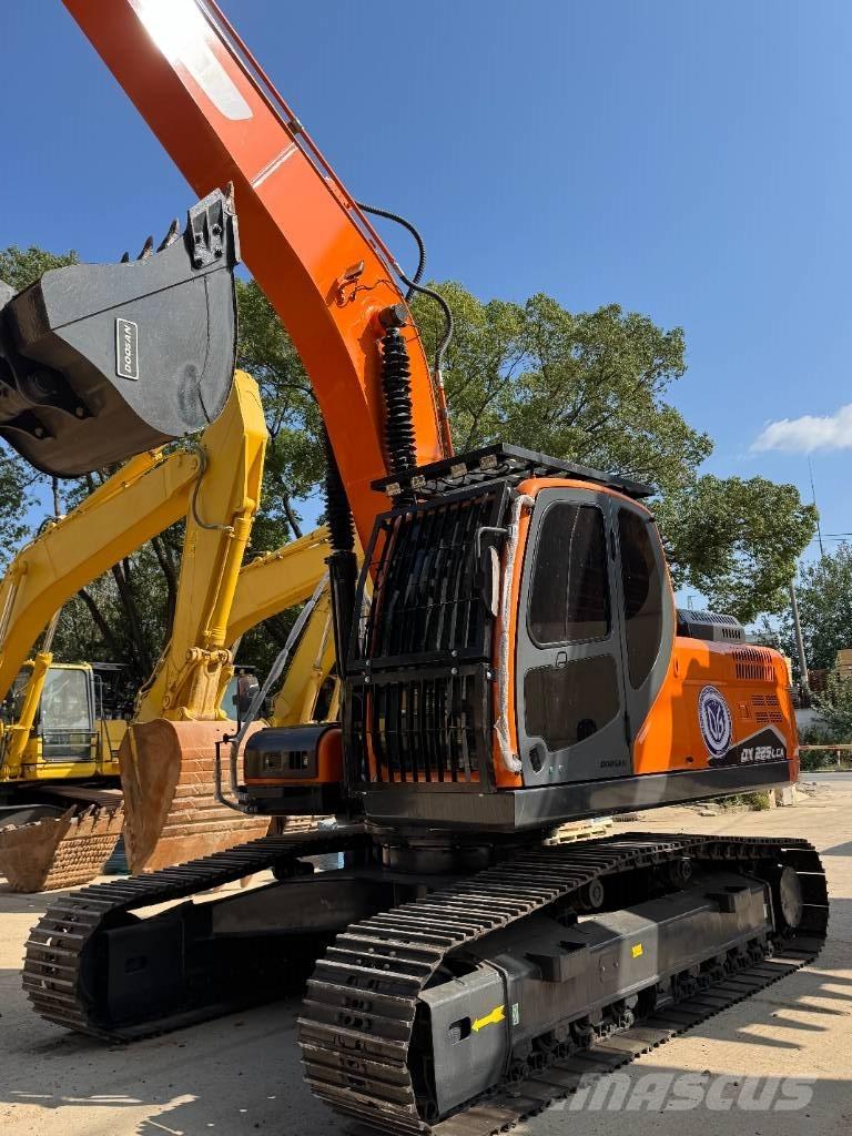 Doosan DX 225 Lánctalpas kotrók