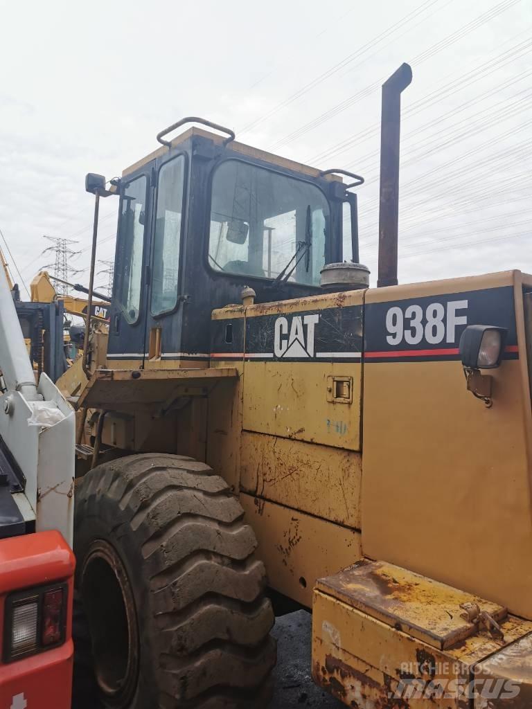 CAT 938F Gumikerekes homlokrakodók