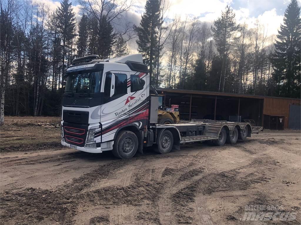 Volvo FH13 erdészeti gépszállító teherautók